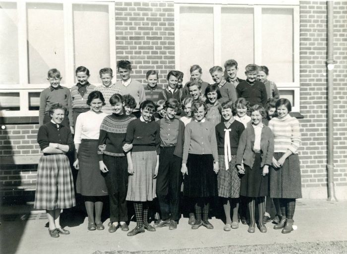 Stoholm Skole 7. klasse 1959,

Bagerste række f/v.: alle drenge.
1. Johan Toft, 2. Jens Peter Sørensen, 3. Knud Jørn Andersen, 4. Peter Bak, 5. Valter Svendstrup, 6. Erling Andersen, 7. Fritjof Thybo, 8. Kaj Ove Sørensen, 9. Henning Rasmussen, 10. Hans Jensen, 11. Per Pedersen, 12. Niels Christian Overgaard, 13. Leif Finderup.

Forreste række f/v.: alle piger.
1. Lærer Gudrun Olsen, 2. Anne Margrethe Jespersen , 3. Tove Schrøder, 4. Anny Pedersen, 5. Ninna Christiansen, 6. Anny Pedersen, 7. Karen (Kanne) Johansen, 8. Jonna (Jensen) Tholstrup, 9. Jane Johansen, 10. Signe Jensen, 11. Birte Bøvling, 12. Hanne Olsen, 13. Jytte Thybo, 14. Mona Jensen, 15. Kirsten Kristoffersen.